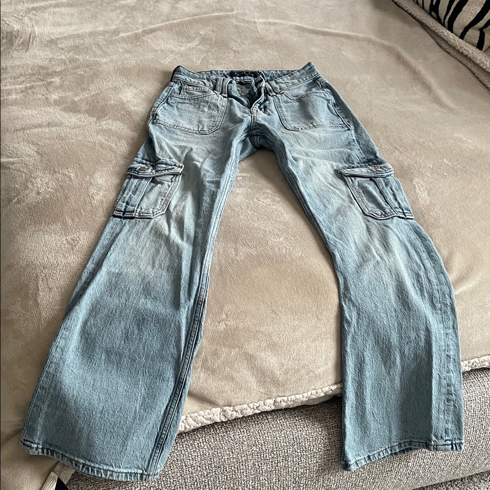 Aeropostale women/junior cargo Light Blue Jeans